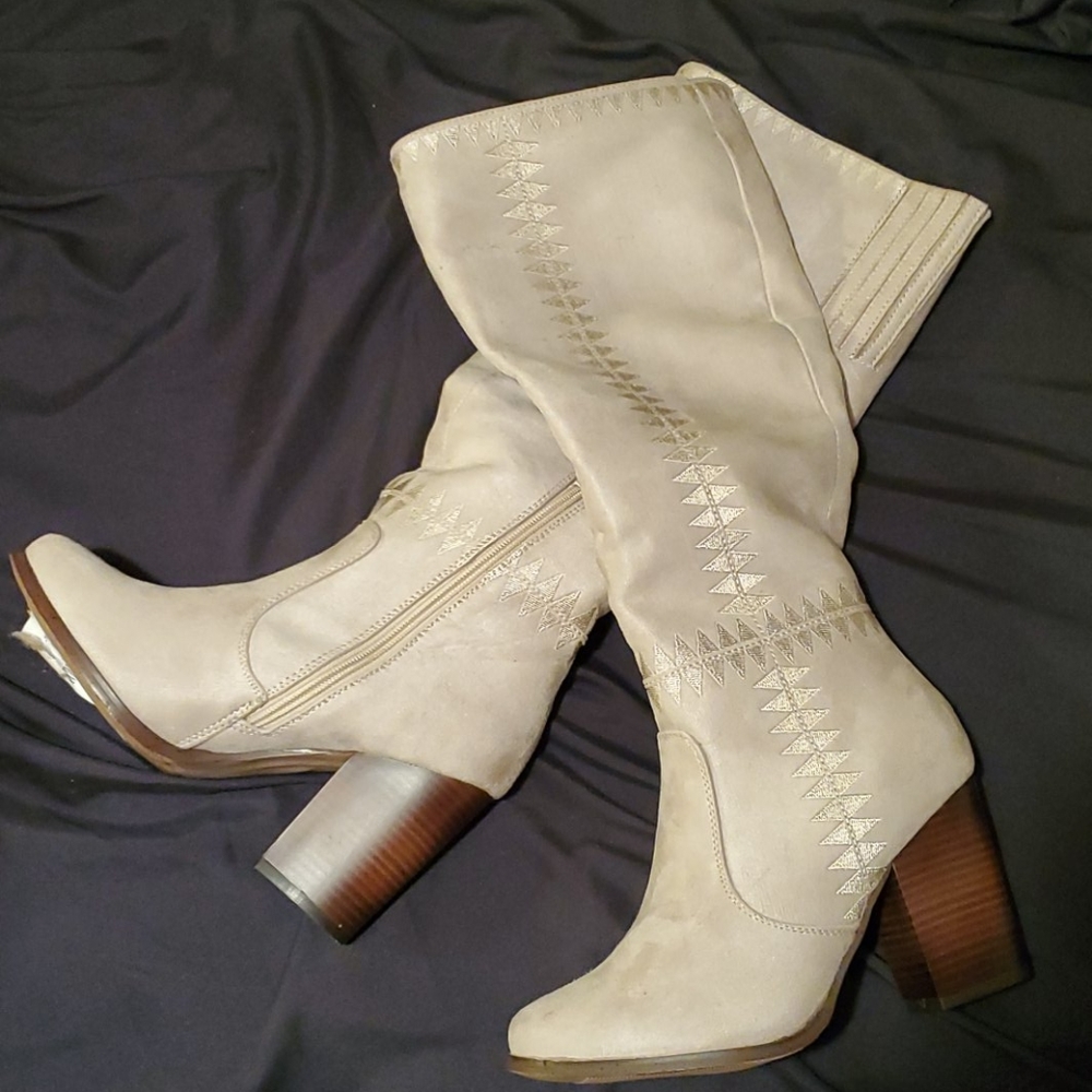 Boots - Picture 3 of 3